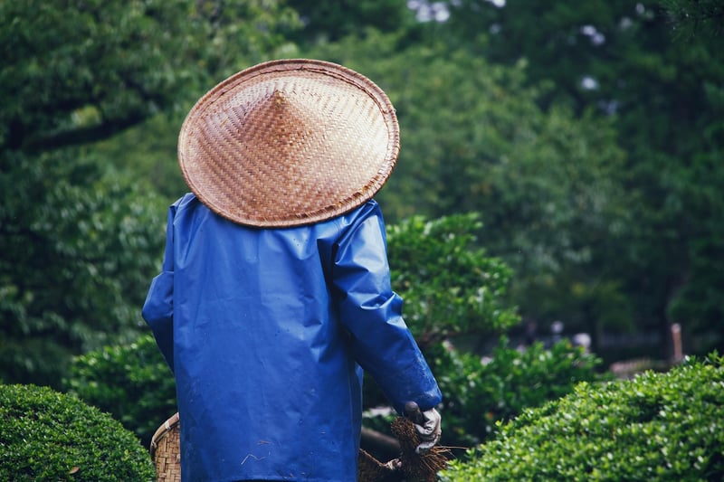 Gardeners connecting